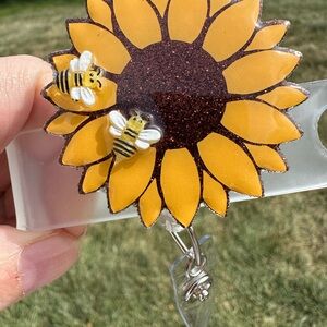 Title: Sunny Sunflower & Bumble Bee Badge Reel